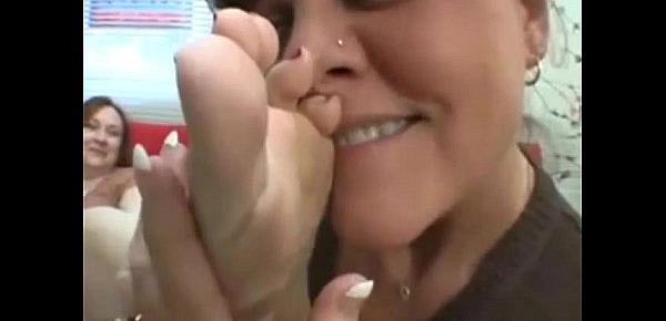  Matures housewives show delicious feet
